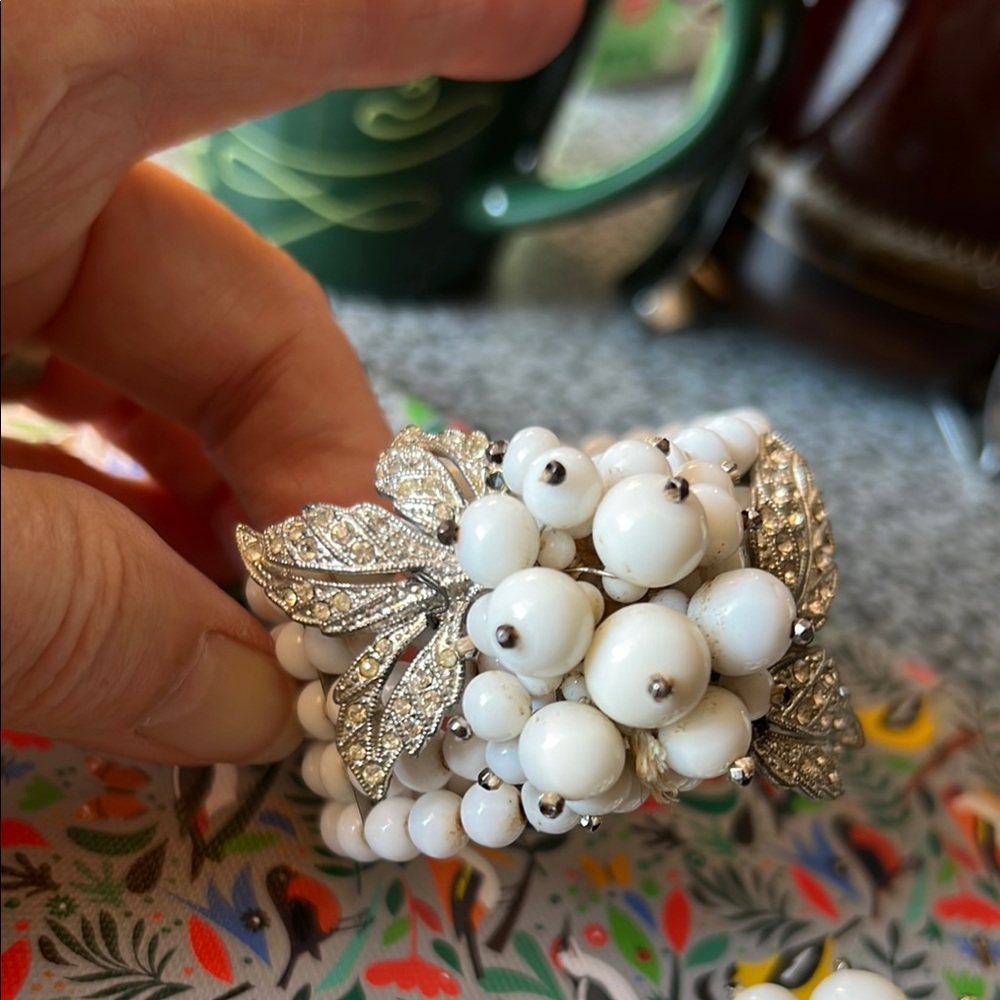 Mariam Haskell (?) white glass and studded unsigned bracelet and brooch - Picture 5 of 16